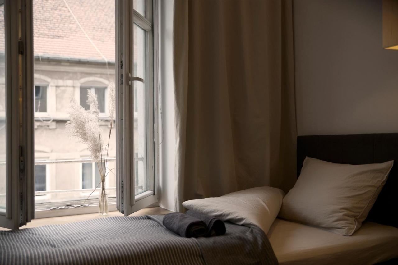 By The River And City Center - Comfortable Rooms Вроцлав Екстер'єр фото